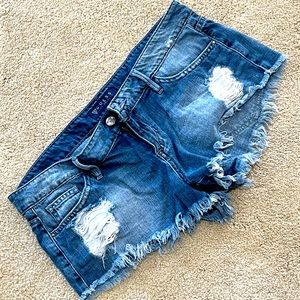Guess? Low rise denim shorts! Size 28!